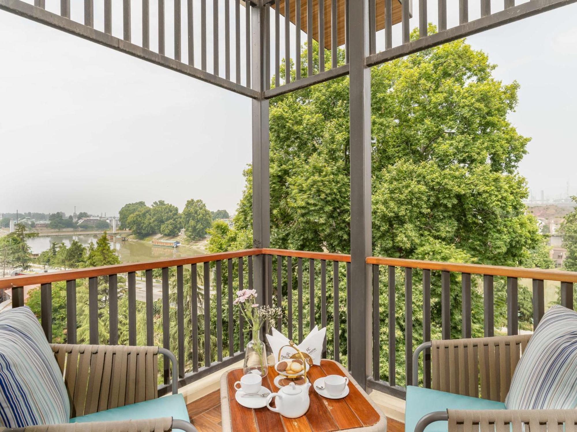 Radisson Collection Hotel & Spa, Riverfront Srinagar Dış mekan fotoğraf