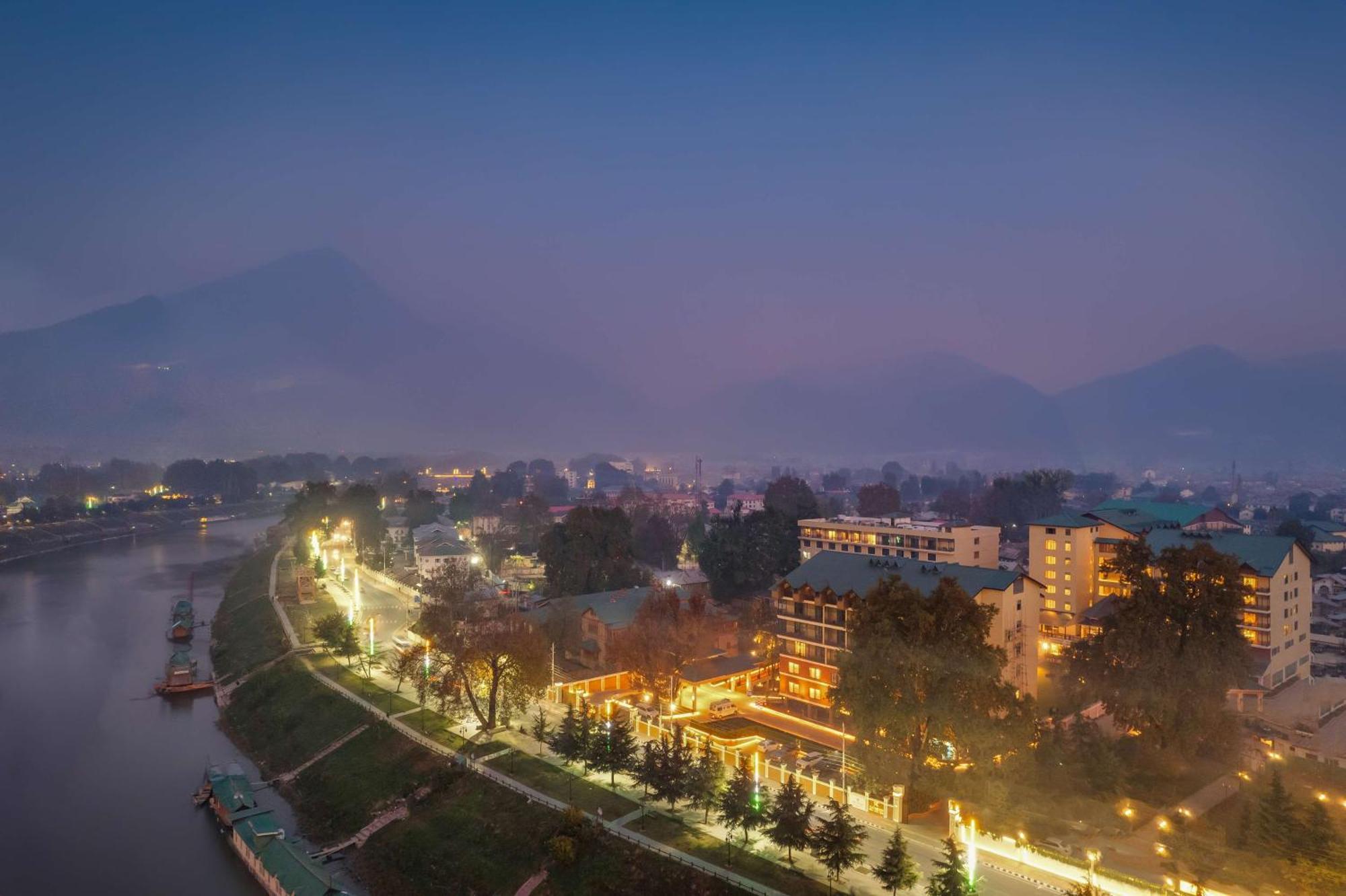 Radisson Collection Hotel & Spa, Riverfront Srinagar Dış mekan fotoğraf