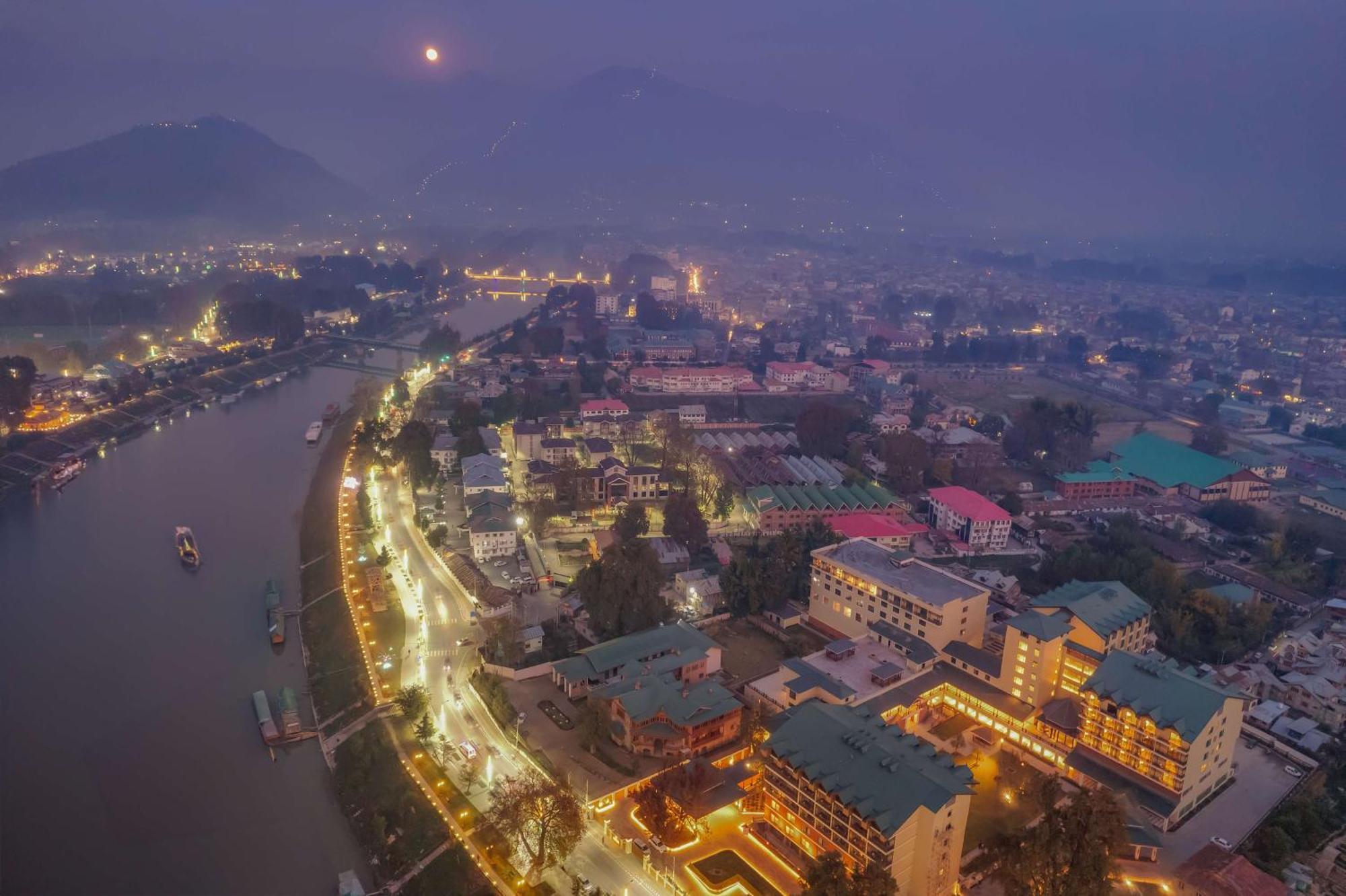 Radisson Collection Hotel & Spa, Riverfront Srinagar Dış mekan fotoğraf