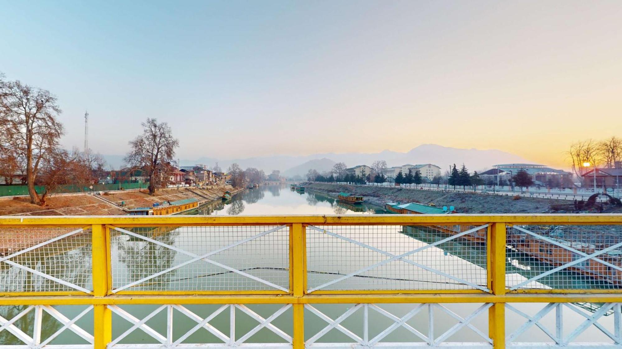 Radisson Collection Hotel & Spa, Riverfront Srinagar Dış mekan fotoğraf